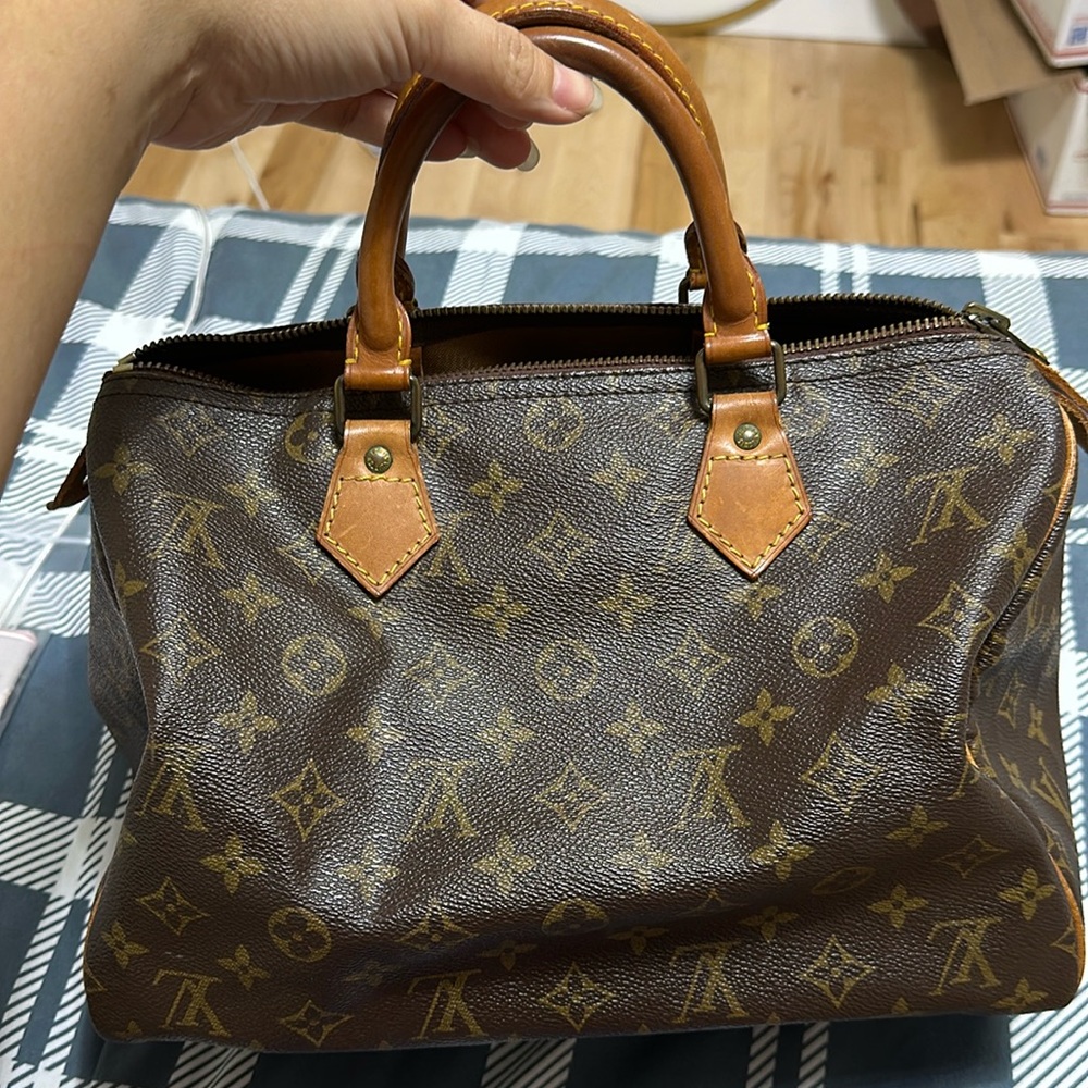 Louis Vuitton speedy